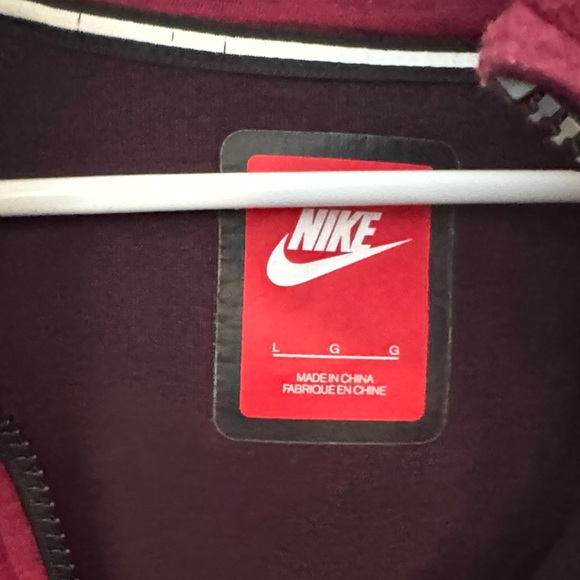 Nike Men's Burgundy Hoodie Jacket - Picture 2 of 3